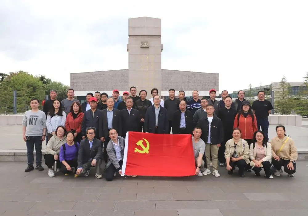 Changshu Polyester Co, Ltd Cangen y Blaid yn trefnu ymweliad â Yancheng New Pedwerydd Fyddin Neuadd Goffa
